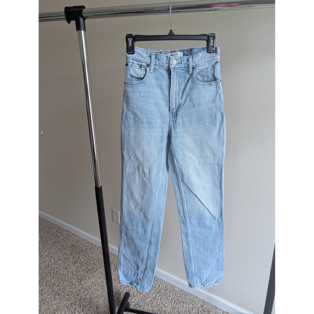 Abercrombie & Fitch 90s Straight Ultra High Rise Light Wash Jeans 25 0R